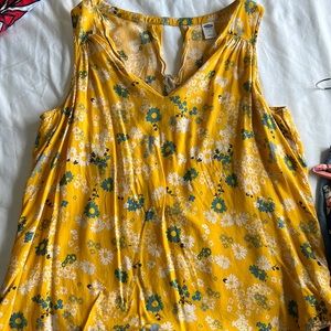 Yellow & Navy floral tank - m